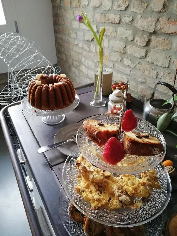 Zucchero Sui Baffi- Food Lovers B&B Mantova 0*,